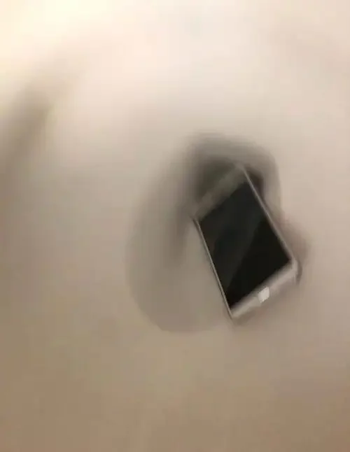 手机卡掉厕所了怎么办？快速自救与数据恢复方法分享