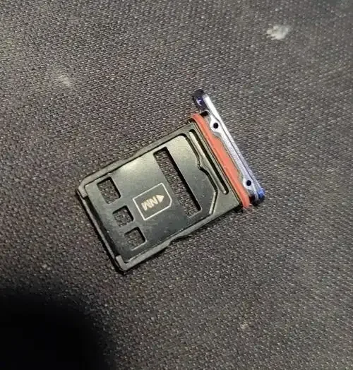 手机卡槽座掉了怎么处理？专业维修指南与预防建议