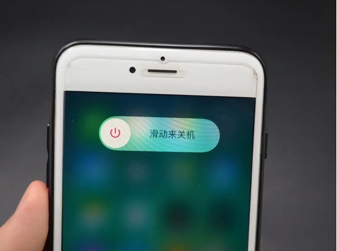 手机卡关机是什么情况？详细解析常见原因与解决方法