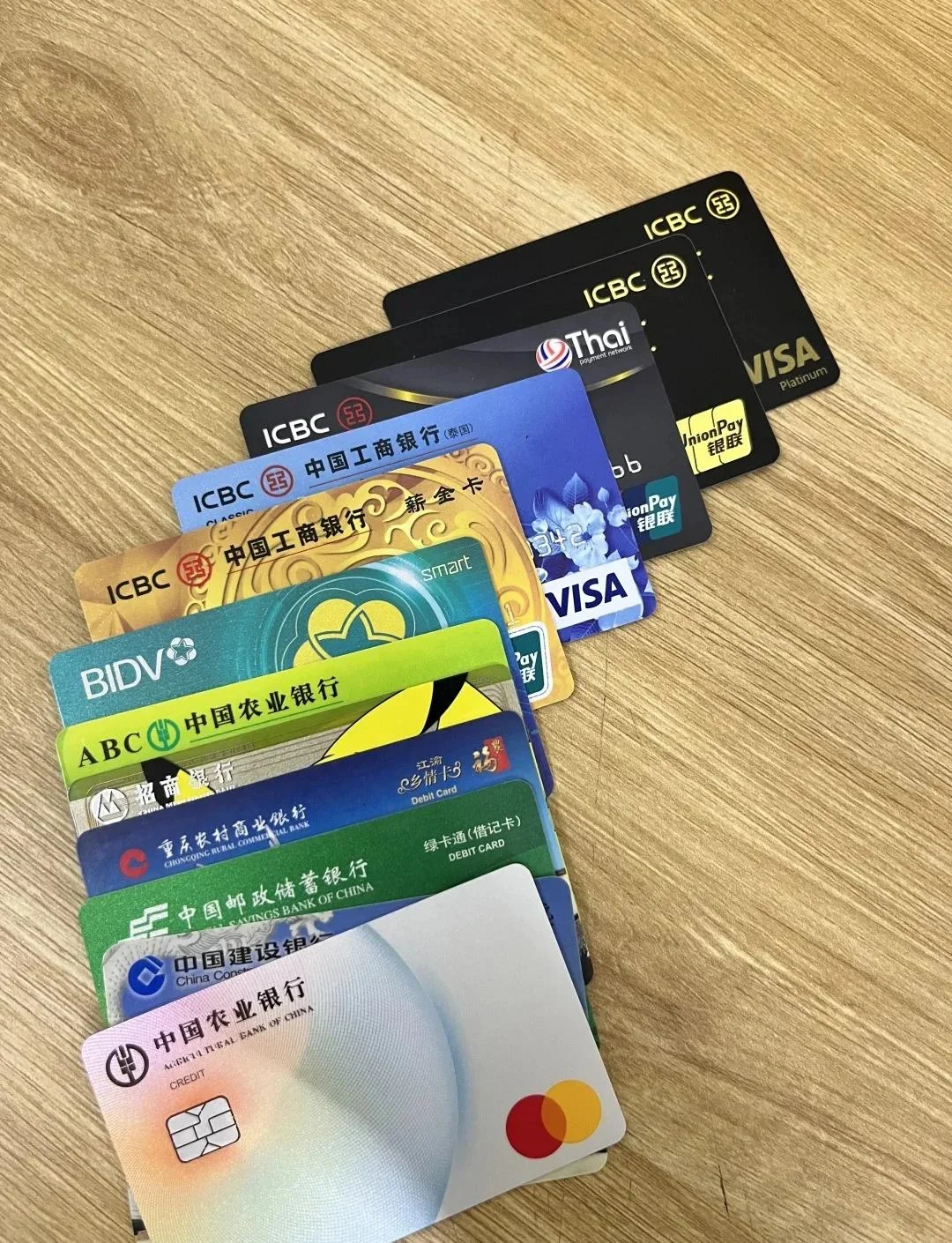 各国政府工作人员使用的手机卡类型及其安全通信机制解析